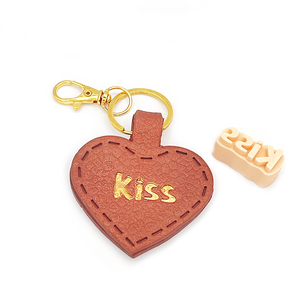 Sleutelhanger Stempel Kiss  |  50 | Polymeer Klei Cutters